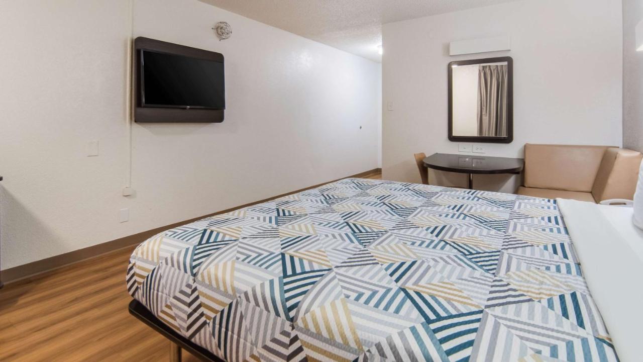 Motel 6-Addison, Tx - Dallas Bagian luar foto