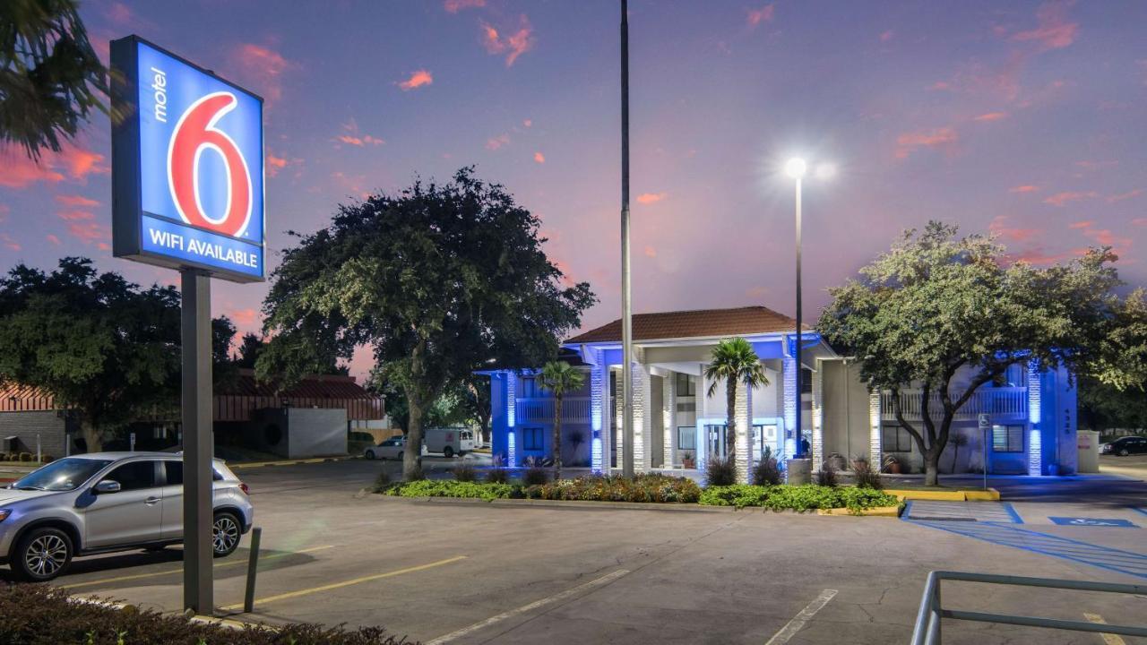 Motel 6-Addison, Tx - Dallas Bagian luar foto