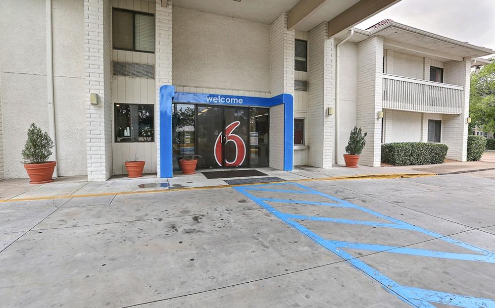 Motel 6-Addison, Tx - Dallas Bagian luar foto