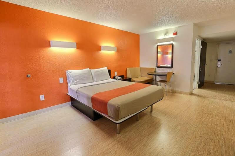 Motel 6-Addison, Tx - Dallas Bagian luar foto